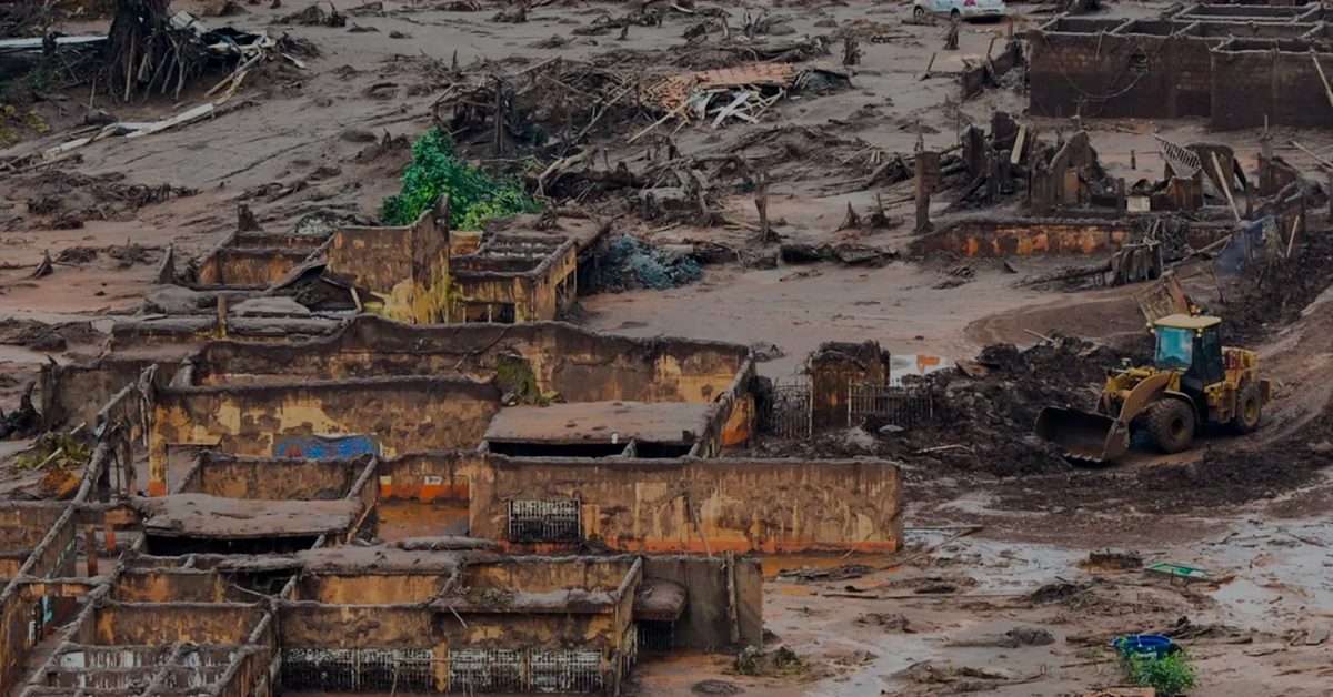 Bairros destruídos em Mariana (MG) após rompimento de barragem