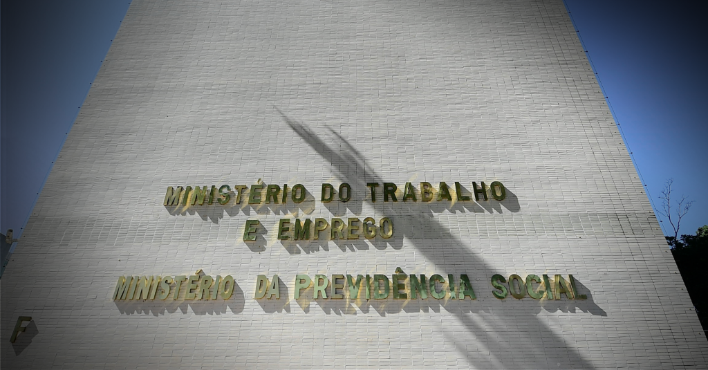 Fachada do Ministério do Trabalho e Emprego e do Ministério da Segurança Social.