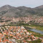 Trebinje, na Bósnia e Herzegovina: um dos projetos-piloto para o turismo sustentável Diego Delso/Creative Commons