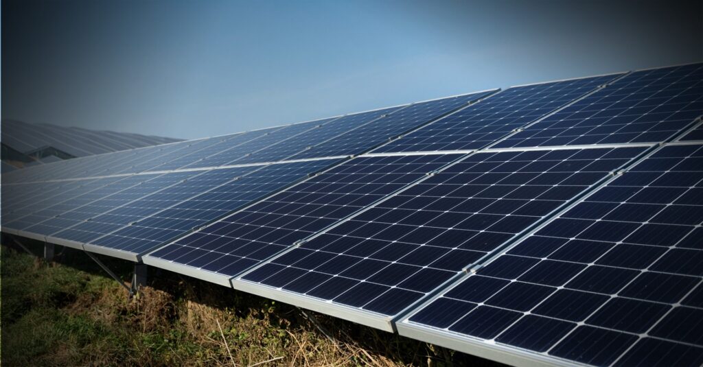 A ausência de “combustíveis fósseis” no documento final produz efeitos concretos sobre a transição energética global