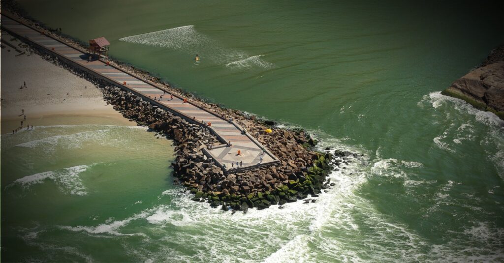 Vista aérea do Quebra Mar, localizado na Barra da Tijuca, na cidade do Rio de Janeiro